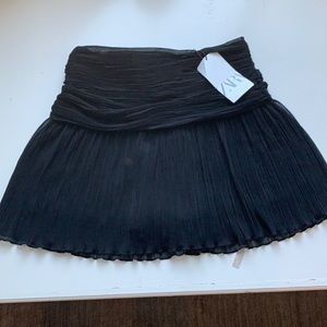 Woman’s Zara mini skirt